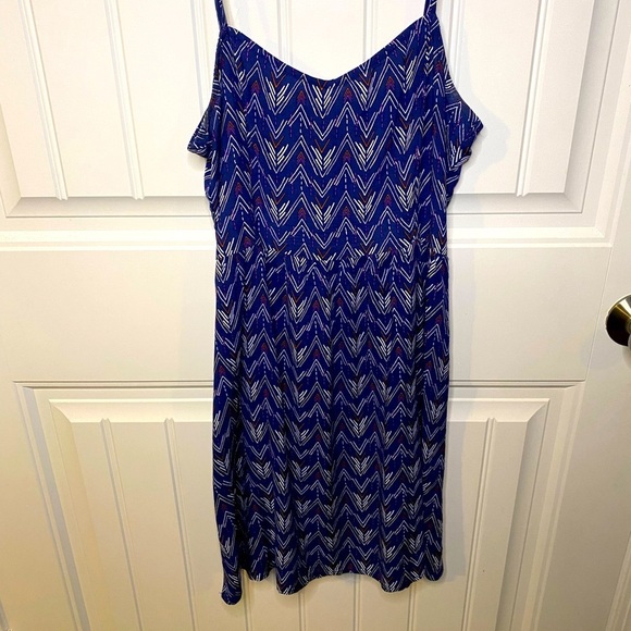H&M Blue Chevron Print Drop Waist Dress - Picture 2 of 8